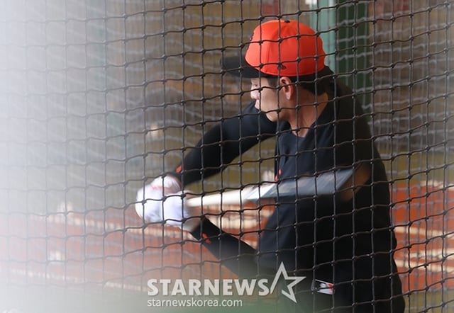 샌프란시스코 자이언즈(SFG) 선수단이 19일 미국 애리조나주 스코츠데일 스타디움에서 스프링캠프를 진행했다. 이정후가 타격 훈련을 하고 있다. /사진=김진경 대기자