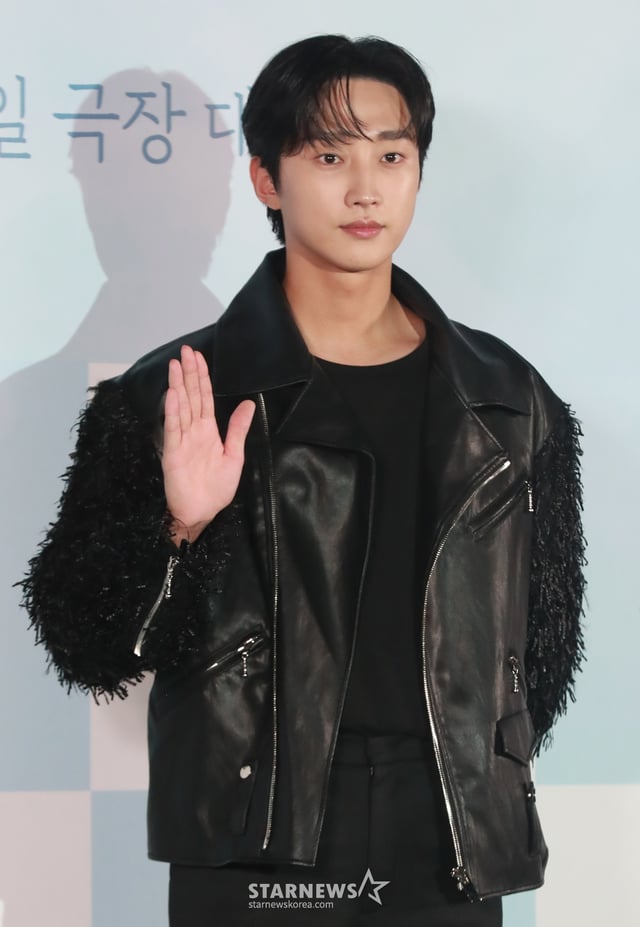 배우 진영이 19일 오후 서울 CGV용산아이파크몰에서 진행된 영화 '그 시절, 우리가 좋아했던 소녀'(감독 조영명) 언론배급시사회 및 기자간담회에 참석해 포즈를 취하고 있다.   선아(다현)’에게 고백하기까지 수많은 날을 보낸 철없었던 ‘진우(진영)’의 열여덟 첫사랑 스토리 '그 시절, 우리가 좋아했던 소녀'는 오는 21일 개봉한다. /2025.02.19 /사진=이동훈 photoguy@