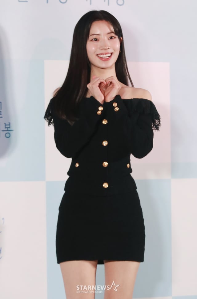 배우 다현이 19일 오후 서울 CGV용산아이파크몰에서 진행된 영화 '그 시절, 우리가 좋아했던 소녀'(감독 조영명) 언론배급시사회 및 기자간담회에 참석해 포즈를 취하고 있다.   선아(다현)’에게 고백하기까지 수많은 날을 보낸 철없었던 ‘진우(진영)’의 열여덟 첫사랑 스토리 '그 시절, 우리가 좋아했던 소녀'는 오는 21일 개봉한다. /2025.02.19 /사진=이동훈 photoguy@