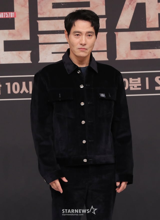 배우 이해영이 21일 오후 서울 양천구 목동 SBS사옥에서 진행된 금토드라마 '보물섬' 제작발표회에 참석해 포즈를 취하고 있다. '보물섬'은 2조원의 정치 비자금을 해킹한 서동주(박형식 분)가 자신을 죽인 절대 악과 그 세계를 무너뜨리기 위해 모든 것을 걸고 싸우는 인생 풀베팅 복수전을 담은 작품이다. 2025.02.21 /사진=김창현 chmt@