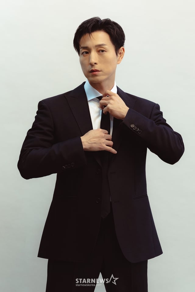 디즈니+ 오리지널 시리즈 '트리거'의 배우 정성일이 18일 본지와의 인터뷰를 위해 포즈를 취하고 있다. /사진제공=월트디즈니 컴퍼니 코리아 /사진=이동훈 photoguy@
