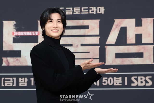 (서울=뉴스1) 권현진 기자 = 배우 박형식이 21일 오후 서울 양천구 목동 SBS에서 열린 SBS 새 금토드라마 '보물섬' 제작발표회 참석해 포즈를 취하고 있다.  '보물섬'은 2조 원의 정치 비자금을 해킹한 서동주(박형식 분)가 자신을 죽인 절대 악과 그 세계를 무너뜨리기 위해 모든 것을 걸고 싸우는 인생 풀 베팅 복수전이다. 2025.2.21/뉴스1  Copyright (C) 뉴스1. All rights reserved. 무단 전재 및 재배포,  AI학습 이용 금지. /사진=(서울=뉴스1) 권현진 기자