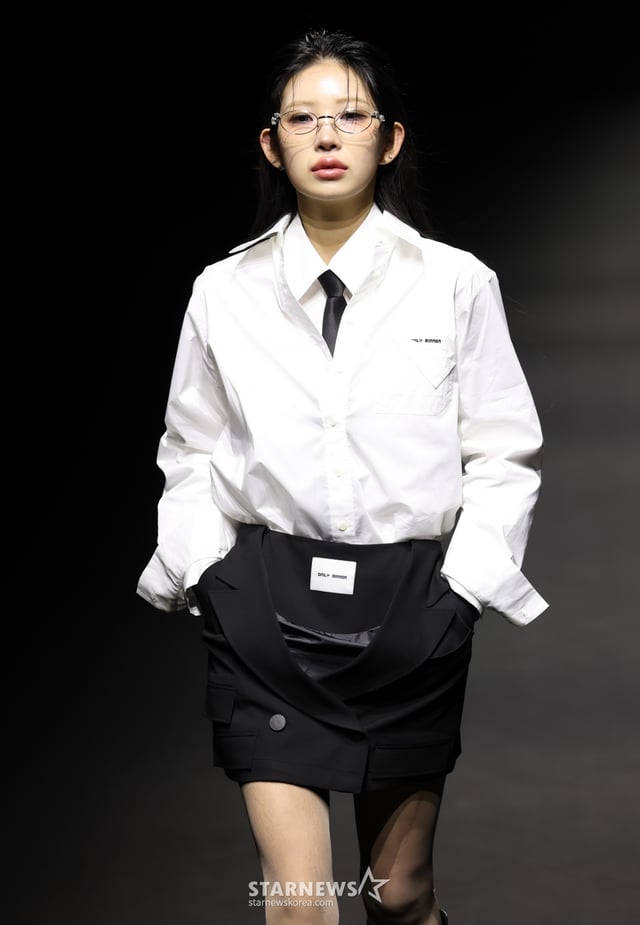 (서울=뉴스1) 권현진 기자 = ‘故 최진실 딸’ 최준희가 7일 서울 중구 동대문디자인플라자(DDP)에서 열린 ‘2025 F/W서울패션위크’ ‘데일리미러’ 컬렉션에서 모델로 변신해 런웨이를 하고 있다. 2025.2.7/뉴스1 Copyright (C) 뉴스1. All rights reserved. 무단 전재 및 재배포, AI학습 이용 금지. /사진=(서울=뉴스1) 권현진 기자