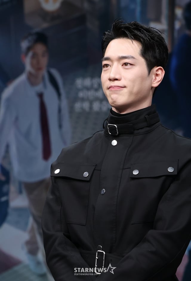 (서울=뉴스1) 권현진 기자 = 배우 서강준이 20일 오후 서울 마포구 상암 MBC에서 열린 MBC 금토드라마 '언더커버 하이스쿨' 제작발표회에 참석해 포즈를 취하고 있다. '언더커버 하이스쿨'은 배우 서강준의 전역 후 복귀작으로 화제를 모은 작품으로 고종 황제의 사라진 금괴의 행방을 쫓기 위해 고등학생으로 위장 잠입한 국정원 요원의 좌충우돌 N차 고딩 활약기를 담은 작품이다. 2025.2.20/뉴스1 Copyright (C) 뉴스1. All rights reserved. 무단 전재 및 재배포, AI학습 이용 금지. /사진=(서울=뉴스1) 권현진 기자