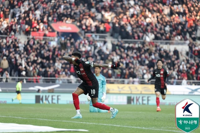 선제골 직후 '얼음 세리머니' 선보이는 린가드. /사진=한국프로축구연맹 제공