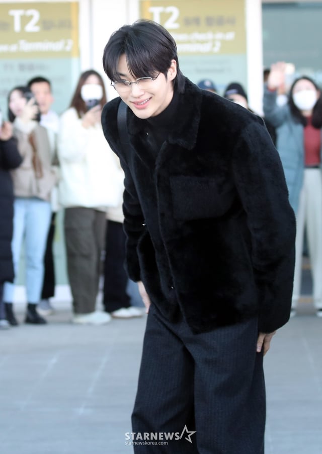배우 변우석이 ‘PRADA FW25 DONNA FASHION SHOW’ 참석 차 이태리 밀라노로  24일 오전 인천국제공항을 통해 출국하고 있다, 2025.02.24 /사진=임성균 tjdrbs23@