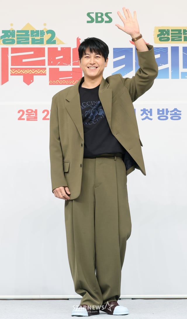 (서울=뉴스1) 권현진 기자 = 배우 류수영이 27일 서울 양천구 목동 SBS에서 열린 예능 ‘정글밥2 - 페루밥, 카리브밥’ 제작발표회에서 포즈를 취하고 있다.   ‘정글밥2 - 페루밥’은 류수영, 최현석, 김옥빈, 최다니엘이 정글 현지에서만 구할 수 있는 식재료로 현지인과 교류하며 요리해 먹는 이야기를 담은 프로그램이다. 2025.2.27/뉴스1  Copyright (C) 뉴스1. All rights reserved. 무단 전재 및 재배포,  AI학습 이용 금지. /사진=(서울=뉴스1) 권현진 기자