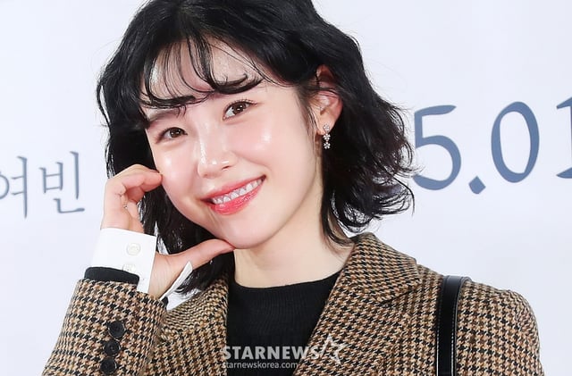배우 전효성이 21일 오후 서울 송파구 롯데월드타워 롯데시네마에서 진행된 영화 '검은 수녀들' VIP시사회에 참석해 포즈를 취하고 있다. '검은 수녀들'은 '검은 사제들'의 두 번째 이야기로 강력한 악령에 사로잡힌 소년을 구하기 위해 금지된 의식에 나서는 사람들의 이야기를 그린 영화다. 오는 24일 개봉. 2025.01.21 /사진=김창현 chmt@