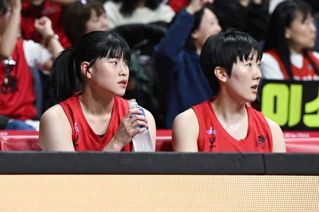 BNK 이소희(왼쪽)와 박혜진. /사진=WKBL 제공