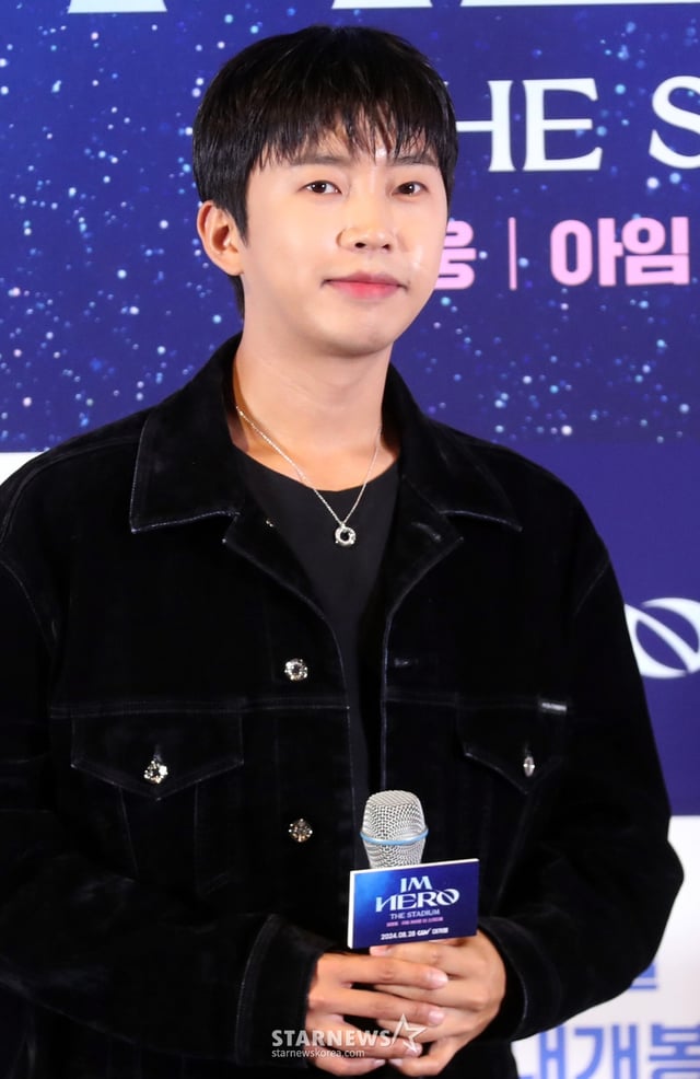 가수 임영웅이  22일 오후 서울 용상CGV에서 열린 영화 '아임 히어로-더 스타디움' 언론시사회 및 무대인사에 참석해 인사말을 하고 있다. 2024.08.22 /사진=임성균