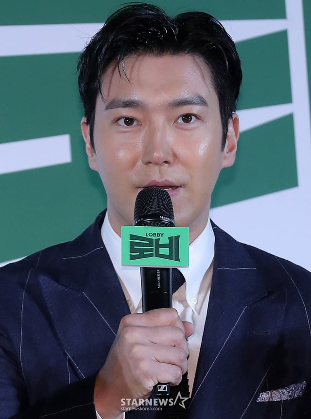 배우 최시원이 4일 오전 서울 광진구 롯데시네마 건대입구에서 진행된 영화 '로비' 제작보고회에 참석해 인사말을 하고 있다.  '로비'는 연구밖에 모르던 스타트업 대표 창욱(하정우 분)이 4조 원의 국책사업을 따내기 위해 인생 첫 로비 골프를 시작하는 이야기. 내달 2일 개봉. 2025.03.04 /사진=김창현 chmt@