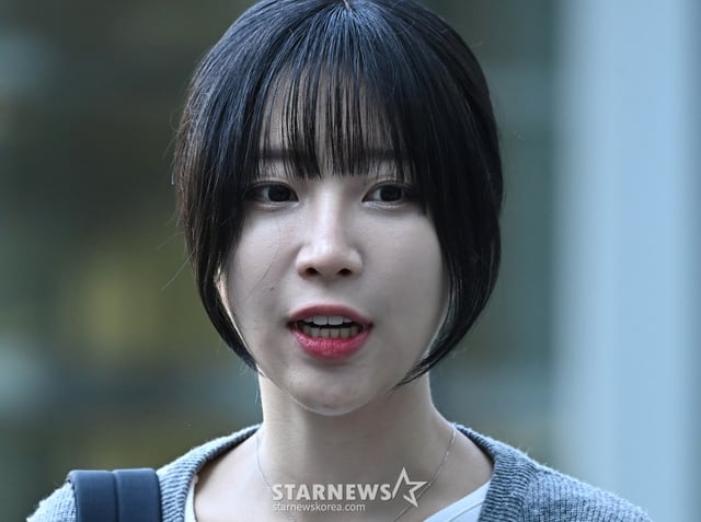 [수원=뉴시스] 김종택기자 = 구독자 1000만명 이상을 보유한 먹방 유튜버 '쯔양'(박정원)이 15일 경기도 수원시 영통구 수원지방법원에서 열린 유튜버 '구제역'(이준희)에 대한 공판 증인으로 출석하며 입장을 밝히고 있다. 2024.11.15. jtk@newsis.com /사진=김종택