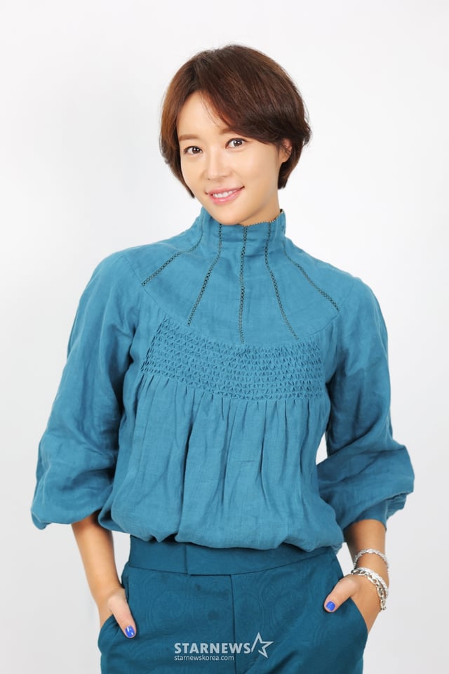 황정음이 29일 온라인으로 진행된 SBS플러스 예능 '솔로라서' 제작발표회에서 포즈를 취하고 있다. /사진제공=SBS플러스 2024.10.29 /사진=이동훈 photoguy@