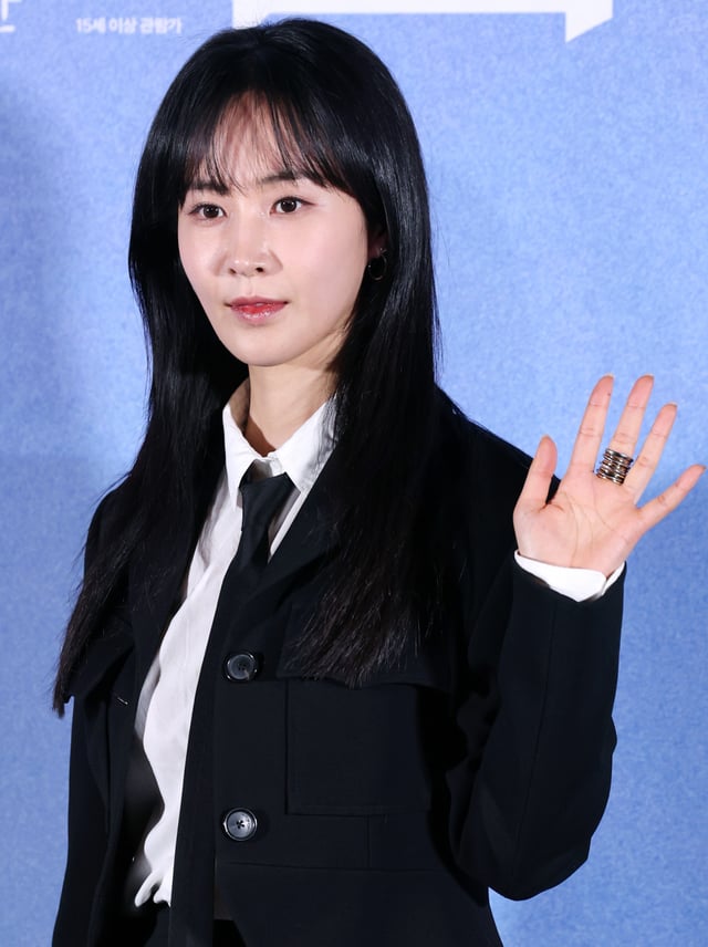 (서울=뉴스1) 권현진 기자 = 배우 권유리가 5일 서울 용산구 CGV용산아이파크몰에서 열린 영화 '침범 (감독 김여정, 이정찬)' 언론시사회에 참석해 포즈를 취하고 있다. '침범'은 기이한 행동을 하는 딸 소현(기소유 분)으로 인해 일상이 붕괴되고 있는 영은(곽선영 분)과 그로부터 20년 뒤 과거의 기억을 잃은 민(권유리 분)이 해영(이설 분)과 마주하며 벌어지는 균열을 그린 심리 파괴 스릴러다. Copyright © 뉴스1. All rights reserved. 무단 전재 및 재배포, AI학습 이용 금지. /사진=(서울=뉴스1) 권현진 기자