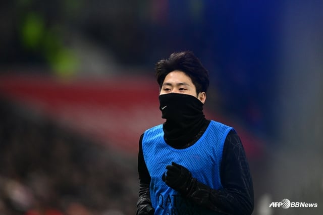몸을 풀고 있는 이강인. /AFPBBNews=뉴스1