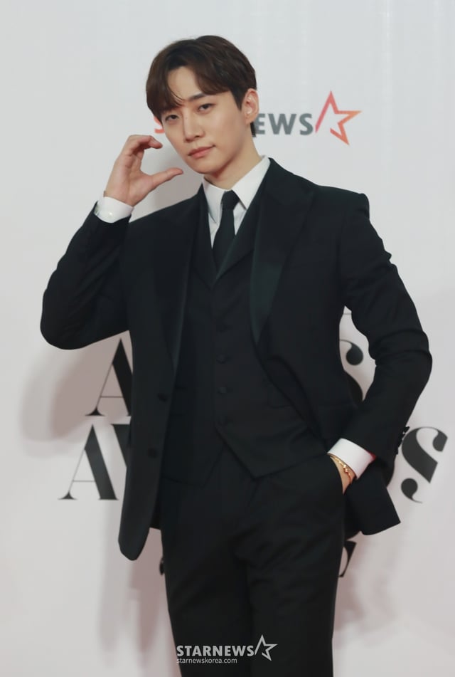 배우 이준호가 14일 필리핀 아레나에서 열린 '2023 아시아 아티스트 어워즈 인 필리핀'(2023 Asia Artist Awards IN THE PHIPPINES, 이하 '2023 AAA') 레드카펫 행사에 참석해 포즈를 취하고 있다. '2023 AAA'는 스타뉴스가 주최하고 Asia Artist Awards 조직위원회, TONZ 엔터테인먼트, PULP Live World가 공동 주관한다. 그룹 아이브(IVE) 장원영, 가수 강다니엘, 그룹 제로베이스원 성한빈이 MC를 맡았다. 2023.12.14 /사진=이동훈