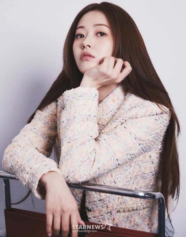 티빙 오리지널 시리즈 '춘화연애담'의 배우 고아라가 라운드 인터뷰를 위해 포즈를 취하고 있다. /사진제공=킹콩 by 스타쉽 2025.03.01 /사진=이동훈 photoguy@