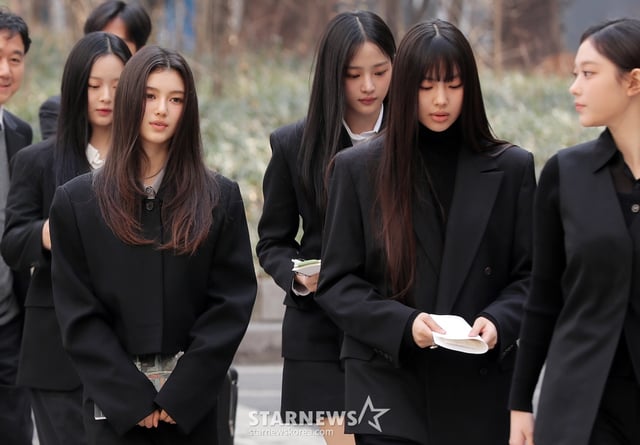 어도어가 뉴진스 멤버들을 상대로 제기한 '기획사 지위보전 및 광고계약 체결 등 금지 가처분' 첫 심문기일이 7일 오전 서울 서초구 중앙지방법원에서 열린 가운데 걸그룹 뉴진스가 출석하고 있다. 2025.03.07 /사진=김창현 chmt@