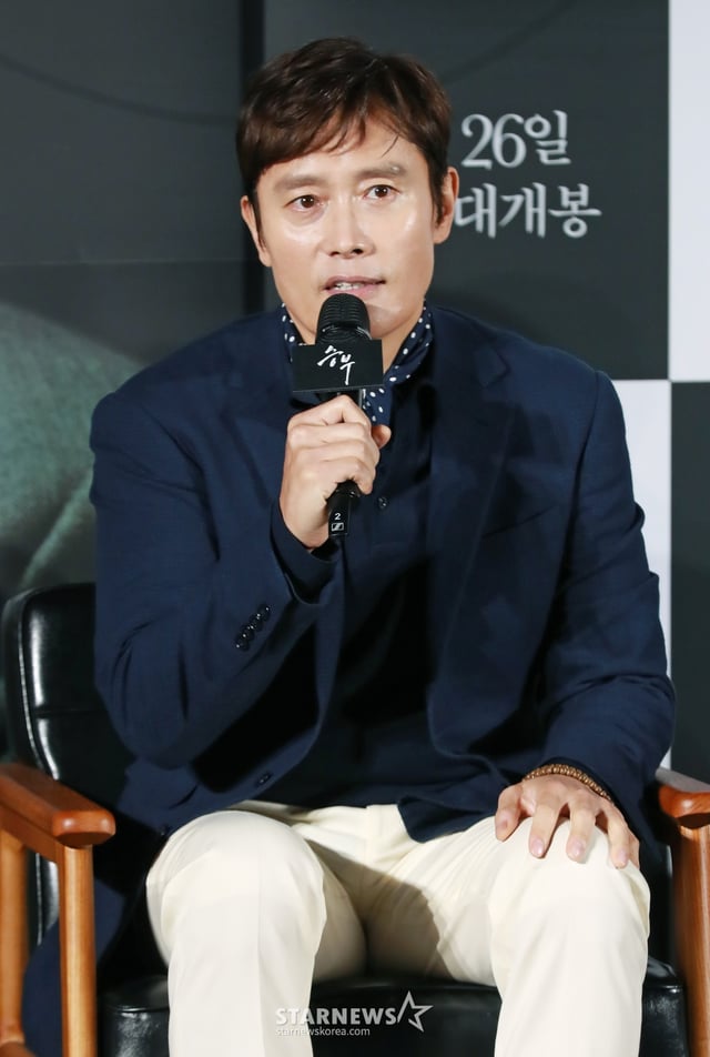 배우 이병헌이 7일 오전 서울 CGV용산아이파크몰에서 진행된 영화 '승부'(감독 김형주) 제작발표회에 참석해 질문에 답하고 있다. 바둑계 전설 조훈현(이병헌)이 제자 이창호(유아인)와의 대국에서 패한 뒤 다시 정상에 도전하는 이야기를 그린 '승부'는 오는 26일 개봉한다. /2025.03.07 /사진=이동훈 photoguy@