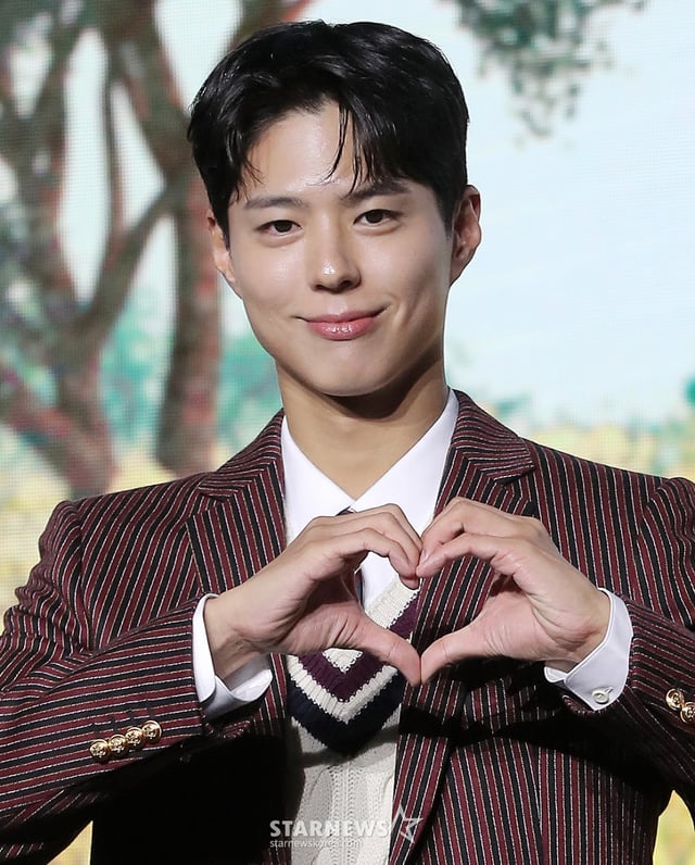 배우 박보검이 5일 오전 서울 영등포구 여의도동 콘래드 서울에서 진행된 넷플릭스 시리즈 '폭싹 속았수다' 제작발표회에 참석해 포즈를 취하고 있다.  '폭싹 속았수다'는 제주에서 태어난 '요망진 반항아' 애순이(아이유 분)와 '팔불출 무쇠' 관식이(박보검 분)의 모험 가득한 일생을 사계절로 풀어낸 넷플릭스 시리즈다. 오는 7일 공개. 2025.03.05 /사진=김창현 chmt@