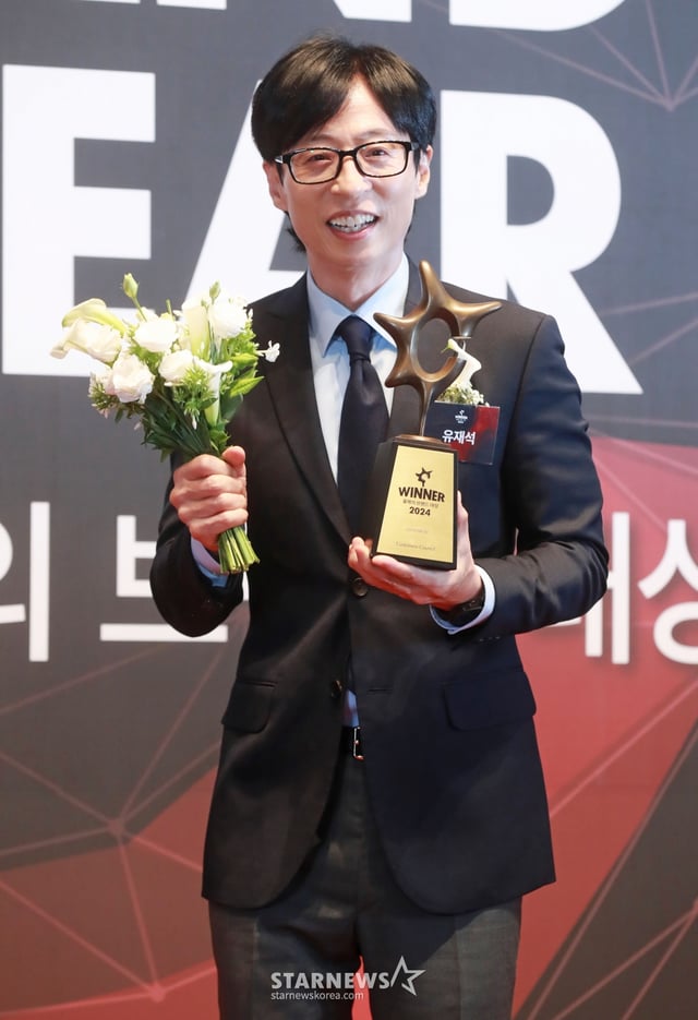 코미디언 유재석이 3일 오전 서울 신라호텔에서 진행된 '2024 올해의 브랜드 대상' 포토월 행사에 참석해 포즈를 취하고 있다. /2024.09.03 /사진=이동훈