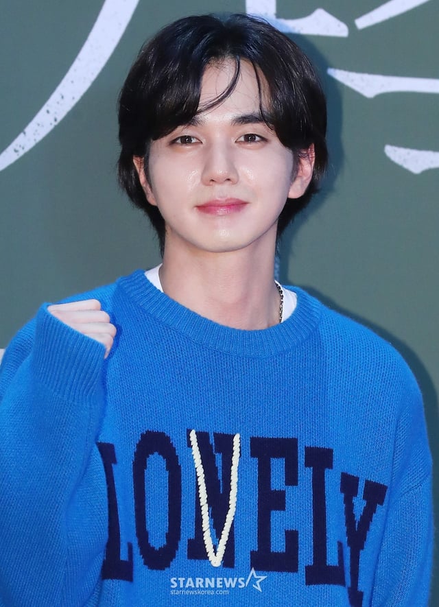 배우 유승호가 7일 오후 서울 강남구 삼성동 메가박스 코엑스에서 진행된 영화 '보통의 가족' VIP 시사회에 참석해 포즈를 취하고 있다. '보통의 가족'은 각자의 신념을 가지고 살아가던 네 사람이 아이들의 범죄현장이 담긴 CCTV를 보게 되면서 모든 것이 무너져가는 모습을 담은 웰메이드 서스펜스. 오는 16일 개봉. 2024.10.07 /사진=김창현