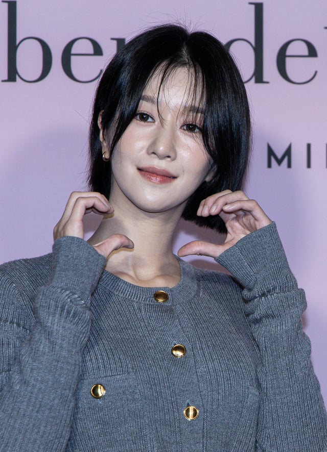 (서울=뉴스1) 이재명 기자 = 배우 서예지가 22일 오후 서울 강남구 더클래스 청담에서 열린 베네데타 보롤리(Benedetta Boroli) 포토콜 행사에 참석해 포즈를 취하고 있다.  베네데타 보롤리는 이탈리아 노바라에서 1901년부터 다양한 사업을 운영해온 대표적인 가족 기업 '데 아고스티니 그룹'을 설립한 보롤리 가문의 일원 베네데타 보롤리가 이끄는 슈즈 브랜드다. 2024.10.22/뉴스1  Copyright © 뉴스1. All rights reserved. 무단 전재 및 재배포,  AI학습 이용 금지. /사진=(서울=뉴스1) 이재명 기자