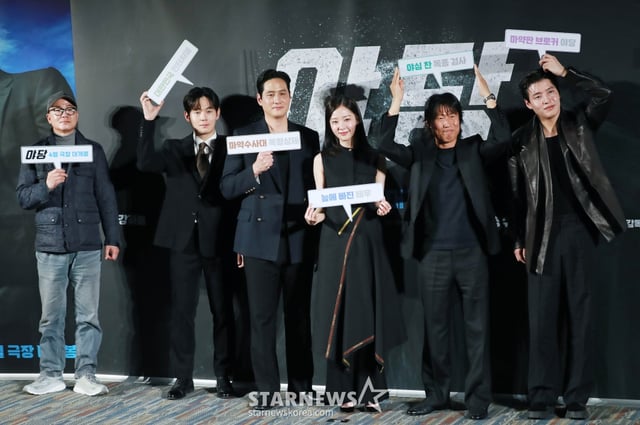 황병국 감독, 배우 류경수, 박해준, 채원빈, 유해진, 강하늘이 13일 오전 서울 메가박스 코엑스에서 진행된 영화 '야당'(감독 황병국) 제작발표회에 참석해 포즈를 취하고 있다. /2025.03.13 /사진=이동훈 photoguy@