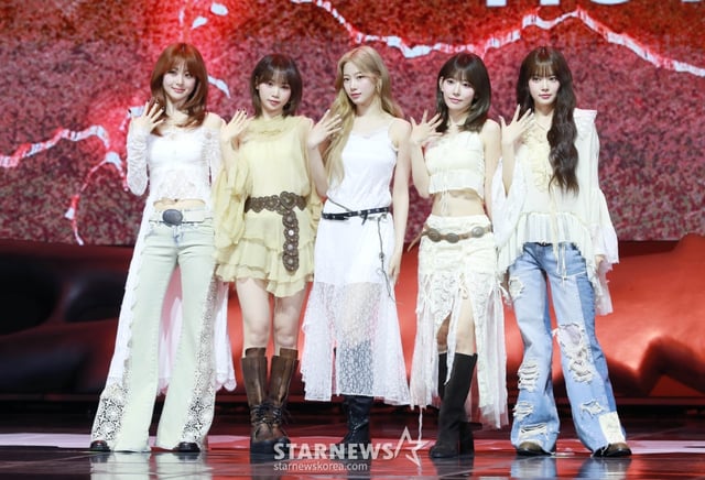 걸그룹 르세라핌(LE SSERAFIM)이 14일 오전 서울 광진구 예스24라이브홀에서 진행된 미니 5집 ‘HOT’ 발매기념 쇼케이스에서 포즈를 취하고 있다. 이번 앨범은 팝 장르의 타이틀곡 ‘HOT’을 비롯해 ‘Born Fire’, ‘Come Over’, ‘Ash’, ‘So Cynical(Badum)’등 총 5곡이 수록됐다. /2025.03.14 /사진=이동훈 photoguy@