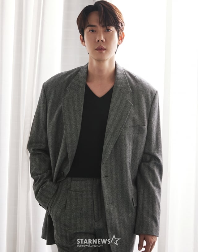 MBC 금토드라마 '지금 거신 전화는'의 배우 유연석이 6일 오전 서울 강남구 킹콩 by 스타쉽 사옥에서 진행된  종영 인터뷰를 위해 포즈를 취하고 있다. /사진제공=스타쉽엔터테인먼트 2025.01.06 /사진=이동훈 photoguy@