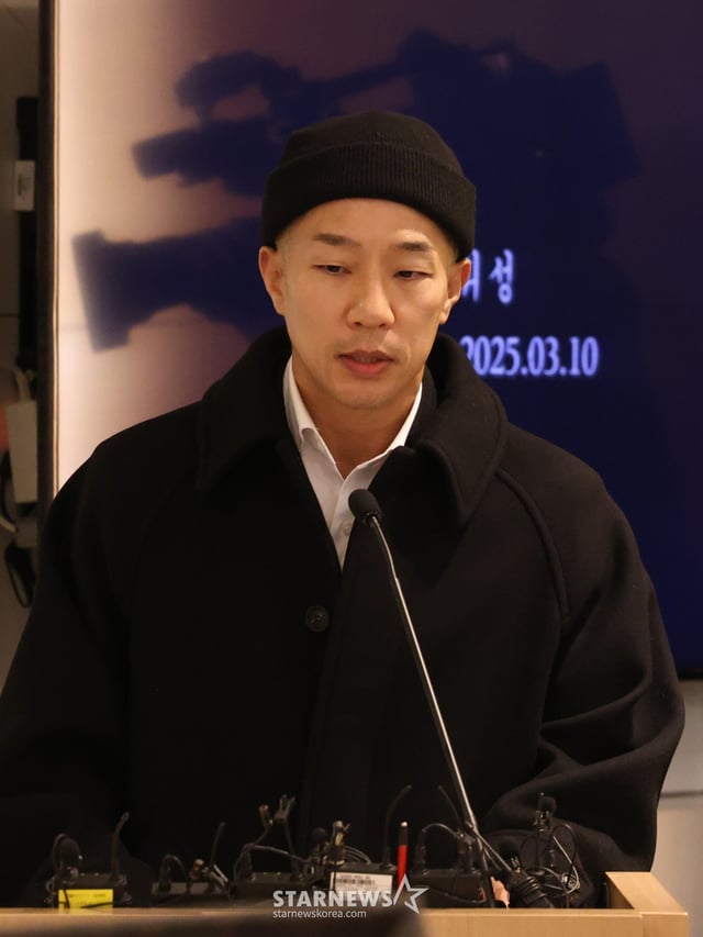 [서울=뉴시스] 김명년 기자 = 16일 오전 삼성서울병원에서 열린 故 휘성의 영결식에서 마이티마우스 상추가 발언하고 있다.(공동취재) 2025.03.16. kmn@newsis.com /사진=