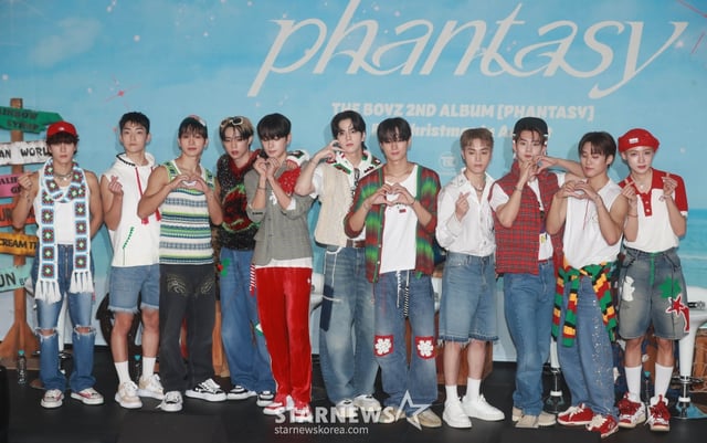 그룹 더보이즈(THE BOYZ)가 7일 오후 서울 영등포 CGV에서 진행된 두번째 정규앨범 '판타지'(PHANTASY) 파트1 '8월의 크리스마스'(Christmas In August) 발매 기자간담회에서 포즈를 취하고 있다. 두번째 정규 앨범 '판타지' 파트1 '크리스마스 인 어거스트'는 8월의 크리스마스라는 말의 뜻처럼 현실에는 있는 수 없는, 마치 꿈처럼 기적같은 상상의 순간들과 감정을 크리스마스 선물처럼 담아낸 앨범이다. /2023.08.07 /사진=이동훈