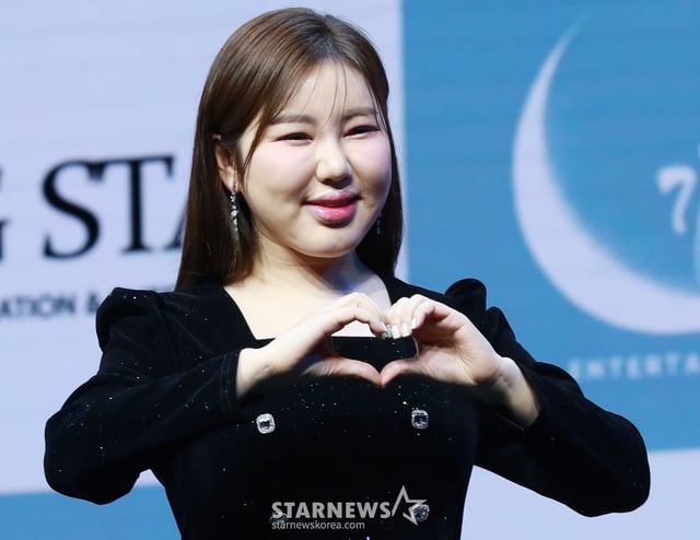 가수 송가인이 11일 오후 서울 강서구 스카이아트홀에서 진행된 정규 4집 ‘가인;달’ 발매기념 쇼케이스에서 포즈를 취하고 있다. /2025.02.11 /사진=이동훈 photoguy@