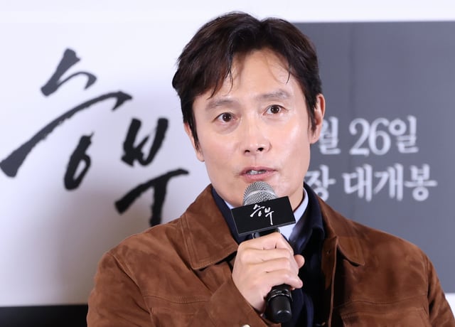(서울=뉴스1) 권현진 기자 = 배우 이병헌이 19일 서울 용산구 CGV용산아이파크몰에서 열린 영화 '승부‘ 언론시사회에 참석해 인사말을 하고 있다.  '승부'는 대한민국 최고의 바둑 레전드 조훈현(이병헌 분)이 제자와의 대결에서 패한 후 타고난 승부사 기질로 다시 한번 정상에 도전하는 이야기를 그렸다. 2025.3.19/뉴스1  Copyright © 뉴스1. All rights reserved. 무단 전재 및 재배포,  AI학습 이용 금지. /사진=(서울=뉴스1) 권현진 기자