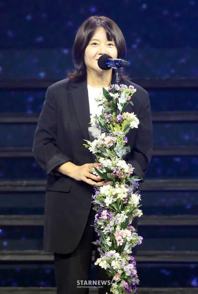 스타쉽 서현주 총괄제작자가 '2023 아시아 아티스트 어워즈 인 필리핀'(2023 Asia Artist Awards IN THE PHILIPPINES, 이하 '2023 AAA')에서 'AAA 베스트 프로듀서상'을 수상하고 소감을 말하고 있다. 2023.12.14 /사진=임성균
