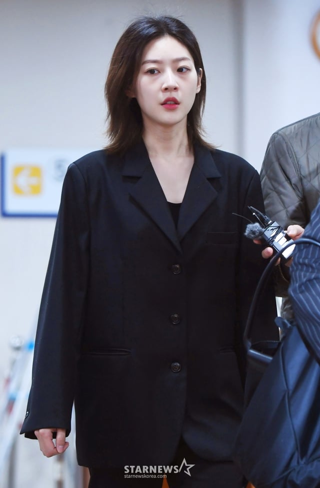 음주운전 사고로 물의를 일으킨 배우 김새론이 5일 오전 서울 서초구 중앙지방법원에서 열린 선고공판을 위해 출석하고 있다. /2023.04.05