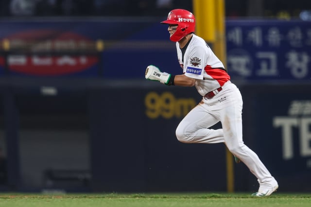KIA 타이거즈 내야수 박찬호기 25일 광주 키움전에서 1회 2루 도루를 시도하고 있다. /사진=KIA 타이거즈 제공