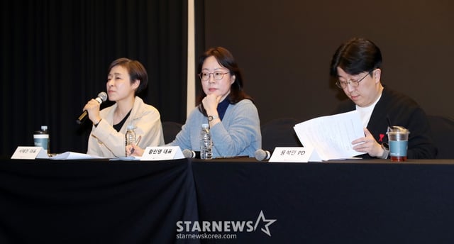 서혜진, 황인영 크레아 스튜디오 대표, 용석인 PD가 25일 서울 마포구 스탠포드호텔에서 MBN 오디션 '언더피프틴' 긴급 제작보고회에서 발언하고 있다. 만 15세 이하만 참여하는 '언더피프틴'은 짙은 화장과 다소 노출이 있는 의상을 입은 참가자 사진들이 문제가 돼 미성년자 성상품화 논란에 휘말렸다. '언더피프틴' 제작진은 첫 방송이 공개되지 않은 시점에서 긴급 제작보고회를 열었지만 논란의 소지를 잠식시킬 수 있을지 미지수이다. /2025.03.25 /사진=김휘선 hwijpg@