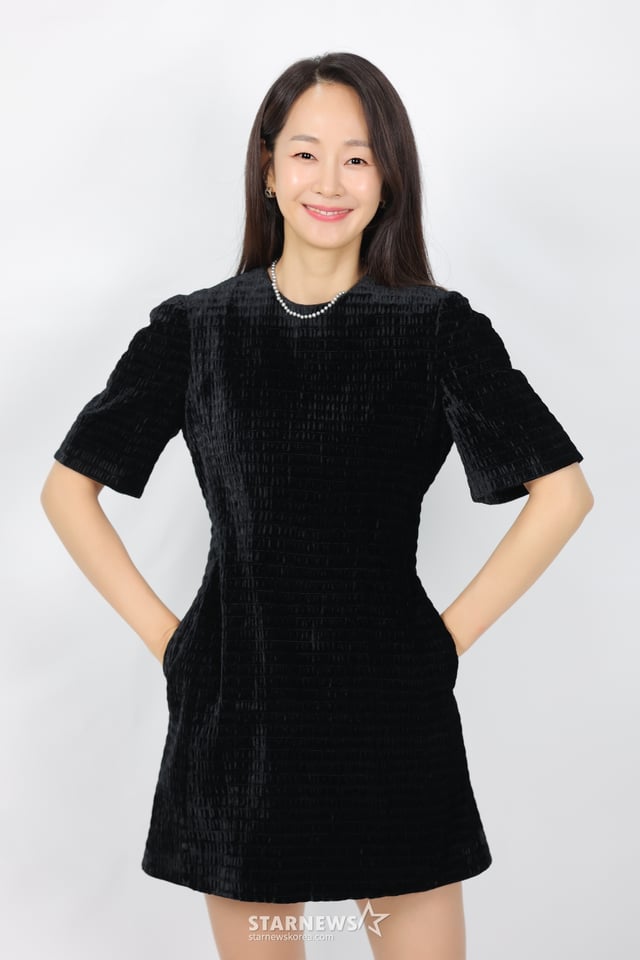 명세빈이 29일 온라인으로 진행된 SBS플러스 예능 '솔로라서' 제작발표회에서 포즈를 취하고 있다. /사진제공=SBS플러스 2024.10.29 /사진=이동훈 photoguy@