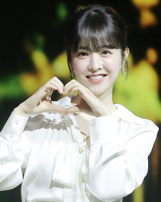 배우 박보영이 12일 오전 서울 종로구 JW메리어트 동대문 스퀘어 서울에서 진행된 넷플릭스 시리즈 '멜로 무비' 제작발표회에 참석해 포즈를 취하고 있다.   '멜로무비'는 사랑도 하고 싶고 꿈도 이루고 싶은 애매한 청춘들이 서로를 발견하고 영감이 되어주며 각자의 트라우마를 이겨내는 영화 같은 시간을 그린 로맨스. 오는 14일 공개. 2025.02.12 /사진=김창현 chmt@