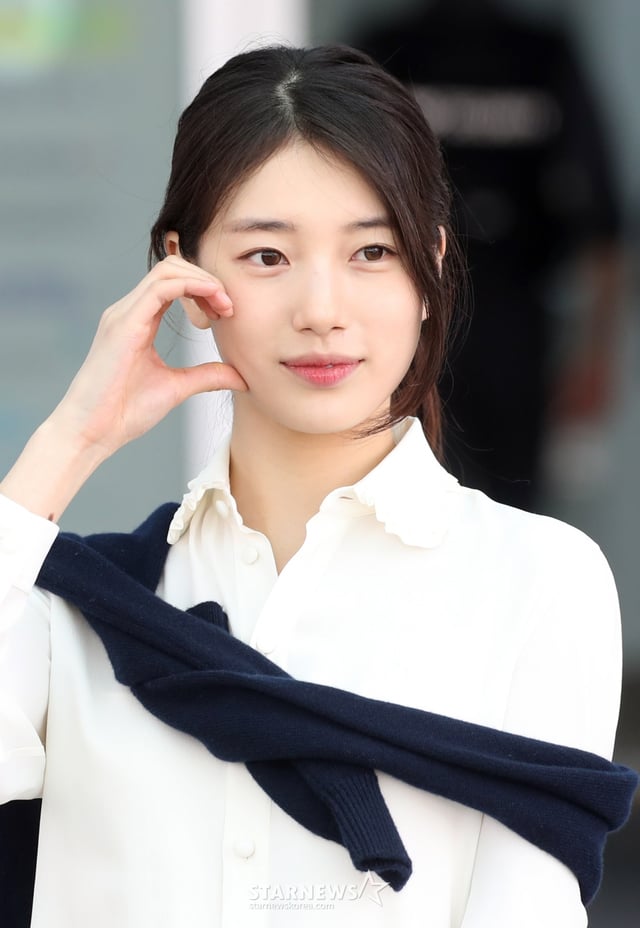 배우 수지가 명품 브랜드 행사 차 26일 오전 인천국제공항을 통해 출국하고 있다. 2025.03.26 /사진=임성균 tjdrbs23@