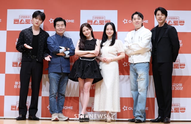 (서울=뉴스1) 권현진 기자 = 배우 김재중(왼쪽부터)과 이연복 셰프, 오마이걸 효정, 배우 이정현, 방송인 붐, 배우 이상우가 27일 서울 영등포구 KBS에서 열린 KBS 2TV ‘신상출시 편스토랑’ 기자간담회에서 포즈를 취하고 있다.   ‘신상출시 편스토랑’은 미식가 스타들의 ‘먹고 사는 일상’을 관찰하고 그들의 레시피를 함께 공유하는 프로그램이다. 2025.3.27/뉴스1  Copyright © 뉴스1. All rights reserved. 무단 전재 및 재배포,  AI학습 이용 금지. /사진=(서울=뉴스1) 권현진 기자