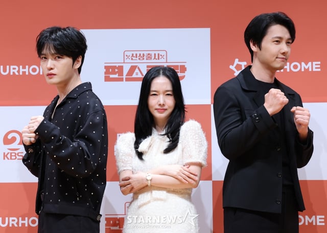 (서울=뉴스1) 권현진 기자 = 가수 김재중(왼쪽부터)과 이정현, 이상우가 27일 서울 영등포구 KBS에서 열린 KBS 2TV ‘신상출시 편스토랑’ 기자간담회에서 포즈를 취하고 있다.  ‘신상출시 편스토랑’은 미식가 스타들의 ‘먹고 사는 일상’을 관찰하고 그들의 레시피를 함께 공유하는 프로그램이다. 2025.3.27/뉴스1  Copyright © 뉴스1. All rights reserved. 무단 전재 및 재배포,  AI학습 이용 금지. /사진=(서울=뉴스1) 권현진 기자