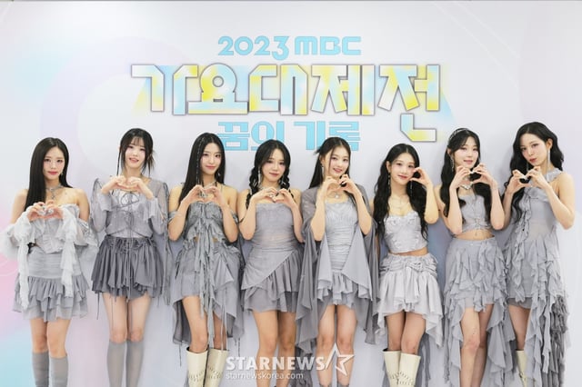 걸그룹 프로미스나인이 31일 진행된 2023 MBC 가요대제전에 앞서 포즈를 취하고 있다. /사진제공=MBC 2023.12.31 /사진=이동훈