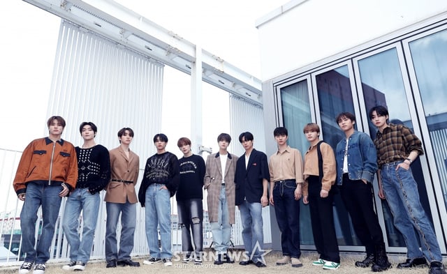 그룹 더보이즈(THE BOYZ)가 서울 강남구 IST엔터테인먼트 사옥에서 진행된 '2023 아시아 아티스트 어워즈 인 필리핀'(2023 Asia Artist Awards IN THE PHILIPPINES, 이하 2023 AAA) 수상 인터뷰에 앞서 포즈를 취하고 있다. 더보이즈는 '2023 AAA'에서 AAA 가수 부문 베스트 아티스트상과 멤버 영훈이 배우 부문 포커스상을 수상했다. 더보이즈는 지난 한해 동안 8번째 미니앨범 '비 어웨이크'(BE AWAKE), 두 번째 정규 앨범 '판타지' 파트1 '크리스마스 인 어거스트'(Christmas In August) 그리고 '판타지' 파트2 '식스 센스'(Sixth Sense) 등을 발매하며 팬들의 큰 사랑을 받았다. /사진=김창현