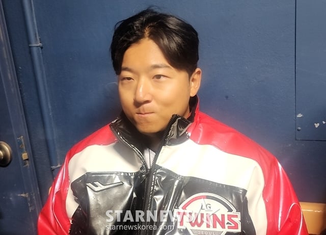 27일 경기 직후 인터뷰에 임하고 있는 송승기. /사진=박수진 기자
