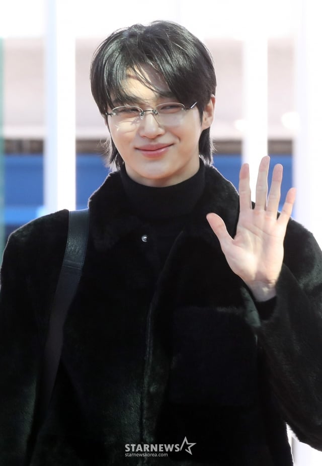 배우 변우석이 ‘PRADA FW25 DONNA FASHION SHOW’ 참석 차 이태리 밀라노로 24일 오전 인천국제공항을 통해 출국하고 있다, 2025.02.24 /사진=임성균 tjdrbs23@
