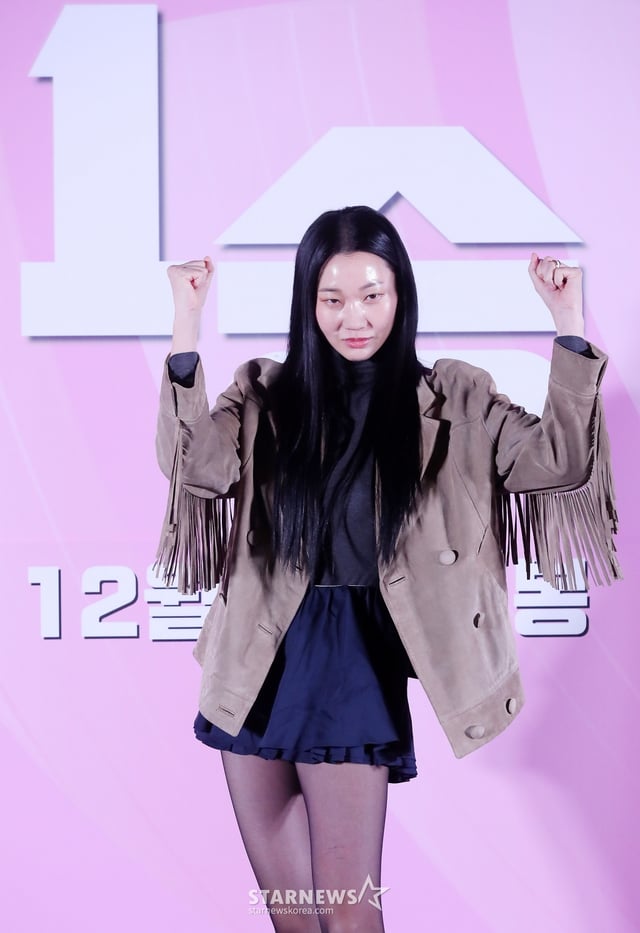 배우 장윤주가 28일 오후 서울 용산구 아이파크몰 CGV에서 진행된 영화 '1승' 언론시사회 및 기자간담회에 참석해 포즈를 취하고 있다. '1승'은 이겨본 적 없는 감독과 이길 생각 없는 구단주, 이기는 법 모르는 선수들까지 승리의 가능성이 1도 없는 프로 여자배구단이 1승을 위해 도전에 나서는 이야기. 12월 4일 개봉. 2024.11.28 /사진=김창현 chmt@