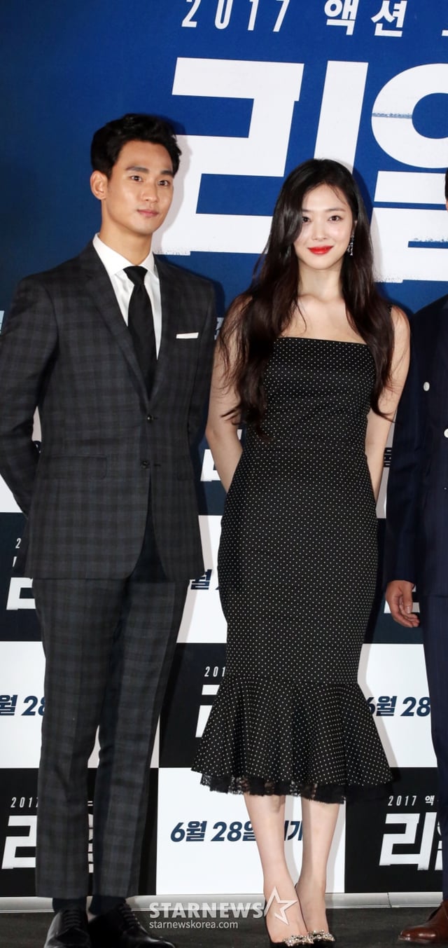 김수현 최진리 조우진 이사랑 감독이 26일 오후 서울 성동구 CGV왕십리에서 열린 영화 '리얼' 언론시사회에 참석해 취재진의 질문에 답하고 있다. /사진=임성균 기자 tjdrbs23@