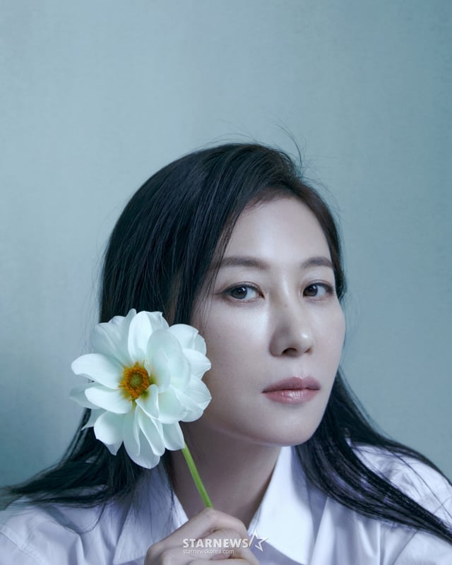 넷플릭스 오리지널 시리즈 '폭싹 속았수다'의 배우 문소리가 2일 진행된 인터뷰를 위해 포즈를 취하고 있다. /사진제공=넷플릭스 2025.04.02 /사진=김휘선 hwijpg@